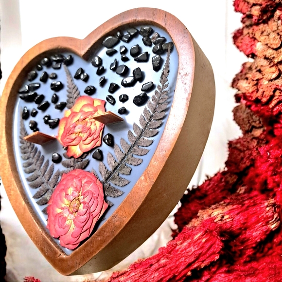 Hand Crafted , Wicked Worthy Wax, Let's grow obsidian wooden heart candle - Picture 3 of 3